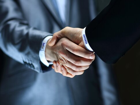 Handschake von Business Personen  | © AdobeStock